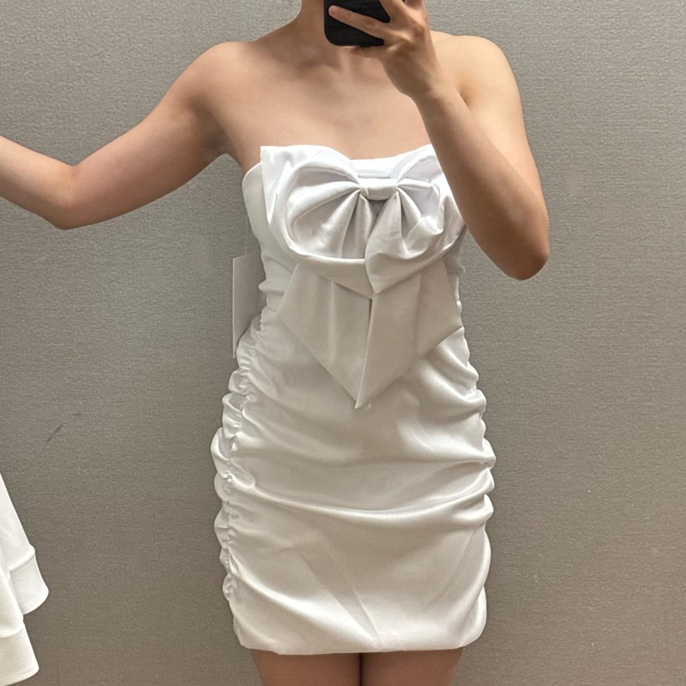 Elegant White Strapless Dress